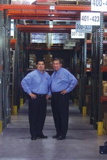 2 employees in Tejas warehouse